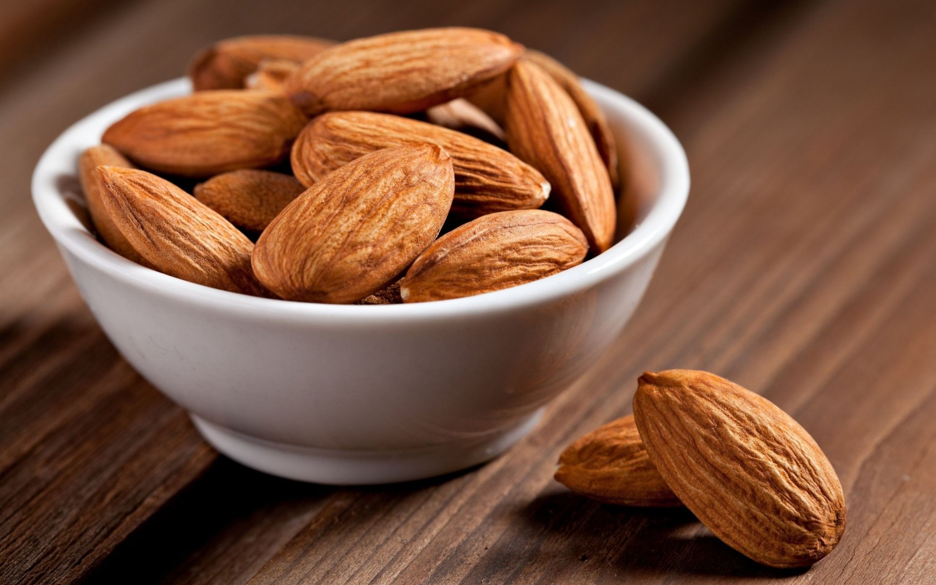 Soaked almonds vs. raw almonds: What is better?
