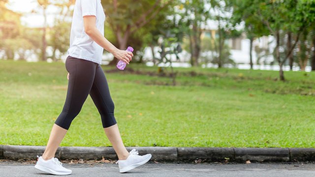 Can A 15-Minute Stroll After Dinner Help In Weight Loss? Here is the Answer