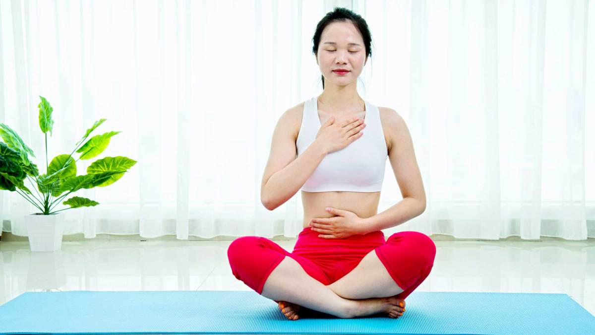 What to Eat Before and After Yoga, According to Top Nutrition Experts
