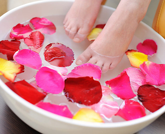 Voici pourquoi vous devriez vous laver les pieds régulièrement avant d’aller au lit