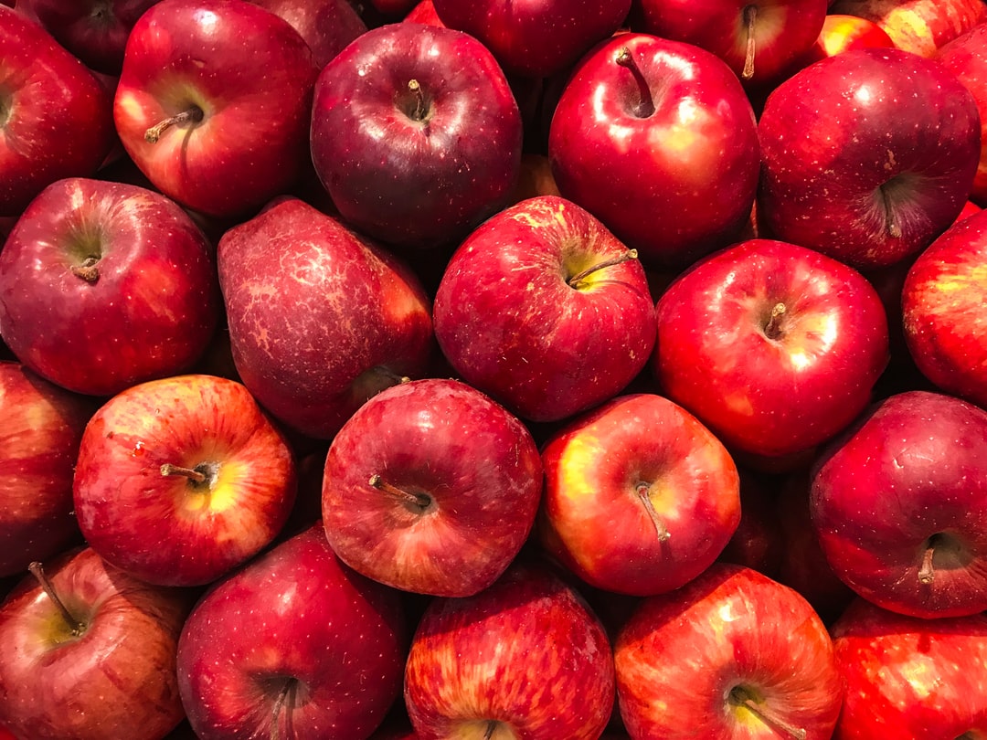 Apple seeds can be poisonous! Here’s what happens when you eat them