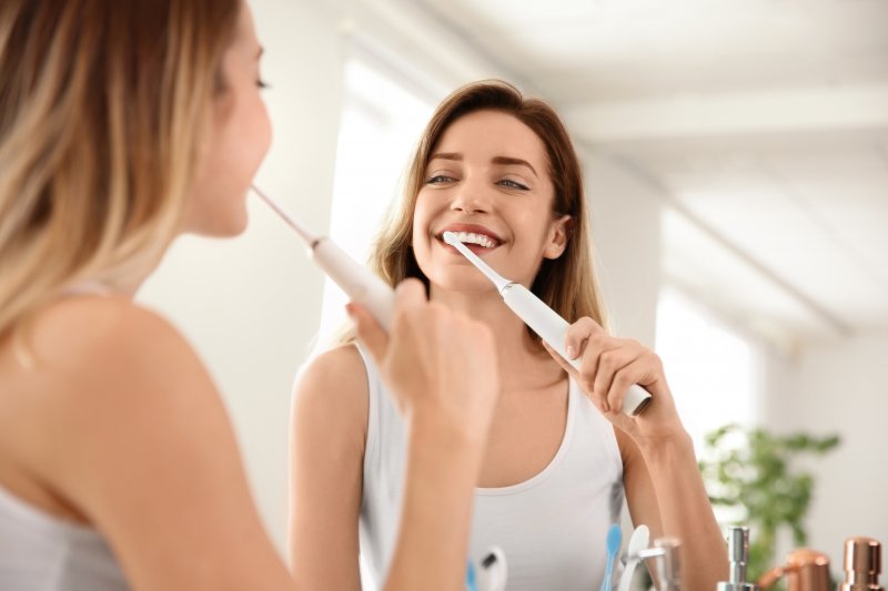 Should you brush your teeth after breakfast or before it?